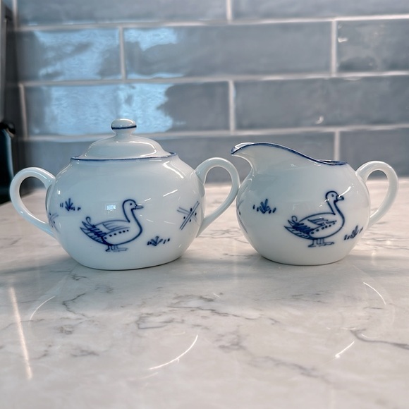 C. Steele Cordon Bleu Porcelaine de Chine Duck Blue & White Sugar Bowl & Creamer - Picture 1 of 8